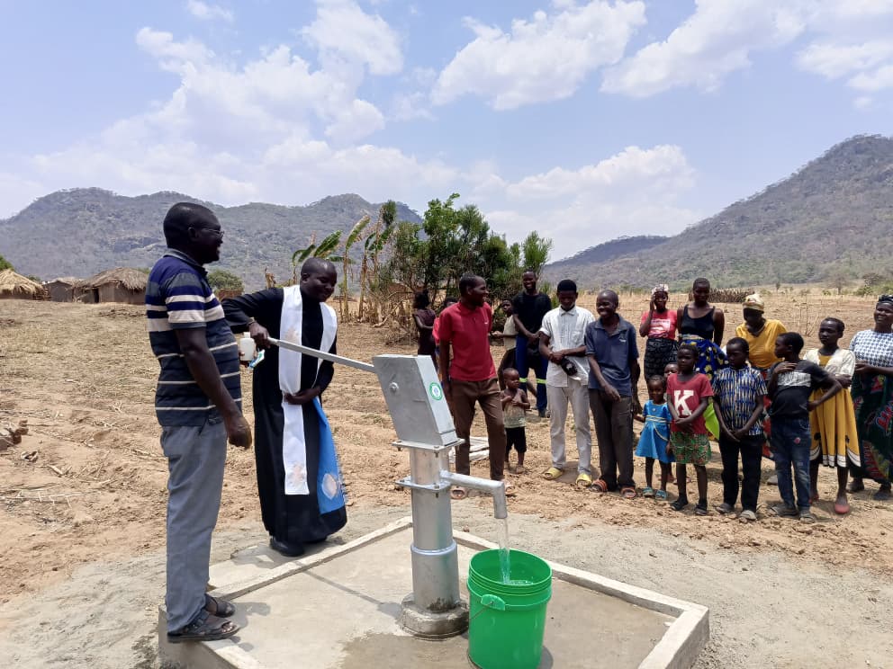 Chizani Village Water Well Completed: Community of Donors Makes it Happen